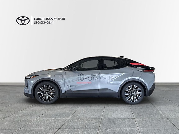 Toyota C-HR 3 of 5