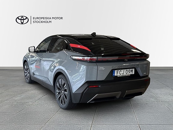 Toyota C-HR 2 of 5
