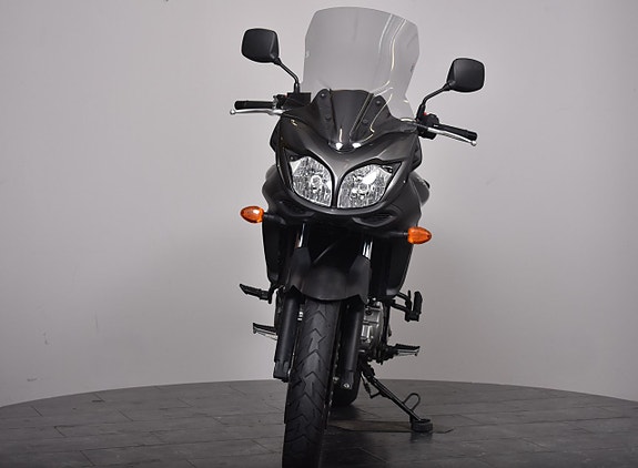 Suzuki DL650A / Ny servad/ Bytt framdäck 2 of 5