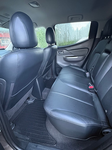 Mitsubishi L200 2 of 5