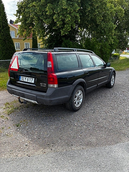 Volvo XC70 2 of 4