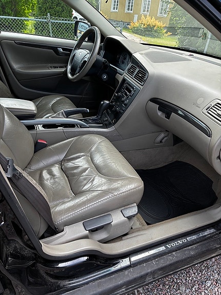 Volvo XC70 3 of 4
