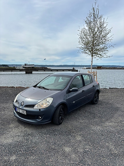 Renault Clio 2 of 7