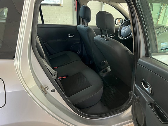 Renault Clio 10 of 13