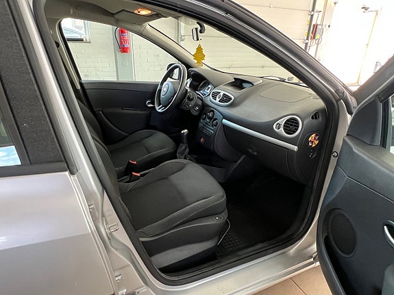 Renault Clio 9 of 13