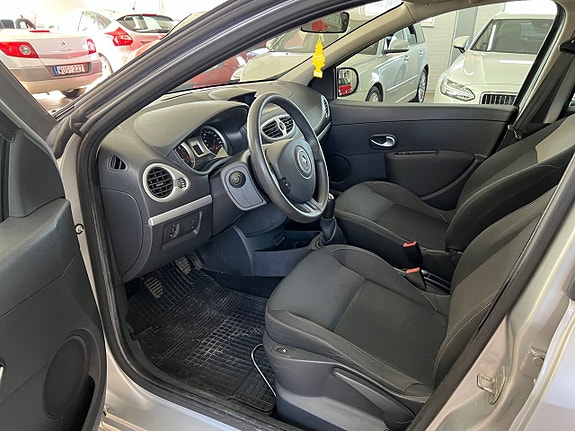 Renault Clio 13 of 13