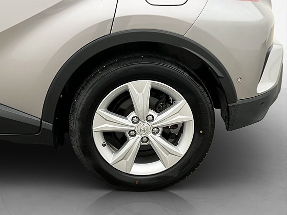 Toyota C-HR 28 of 30