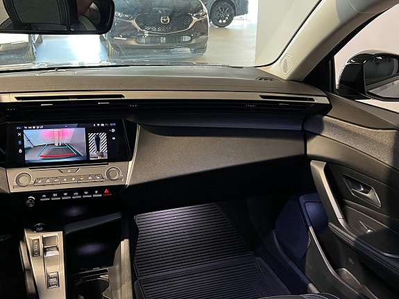 Peugeot 308 SW 15 of 19