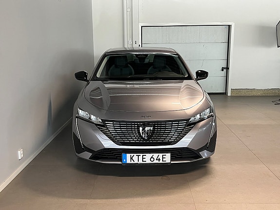 Peugeot 308 SW 2 of 5