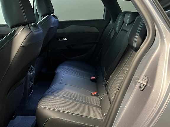 Peugeot 308 SW 12 of 19