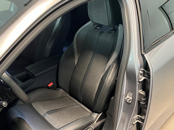 Peugeot 308 SW 10 of 19