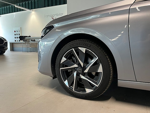 Peugeot 308 SW 19 of 19