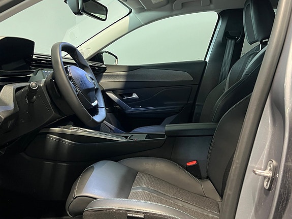 Peugeot 308 SW 9 of 19