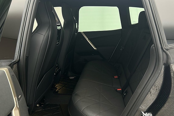 BMW iX 13 of 28