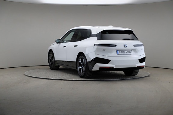 BMW iX 2 of 28