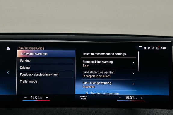BMW iX 23 of 28