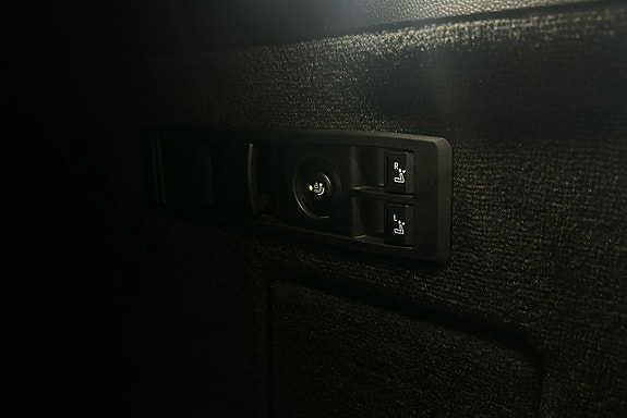 BMW iX 16 of 28
