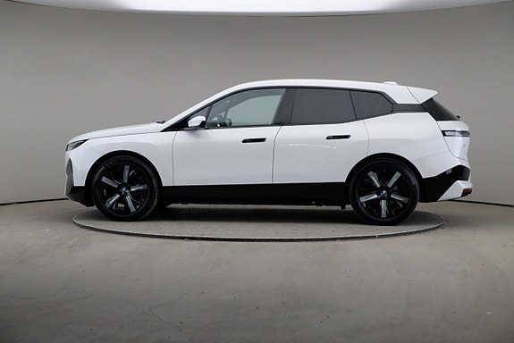 BMW iX 4 of 28