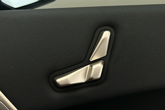 BMW iX 18 of 28