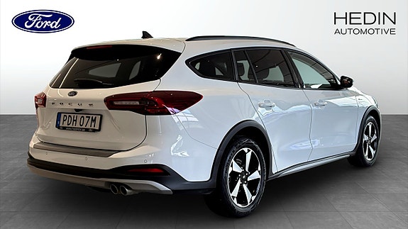 Ford Focus 2 of 9