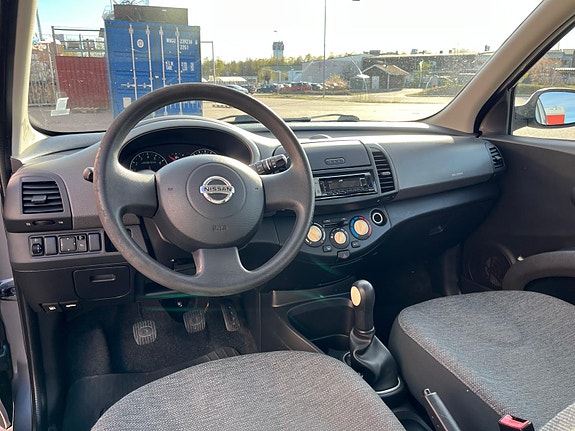 Nissan Micra 4 of 5