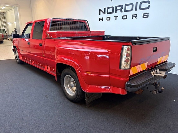 Chevrolet C3500 2 of 12