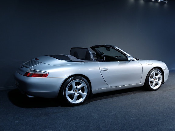 Porsche 911 4 of 5