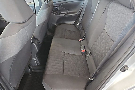 Toyota Yaris 7 of 15