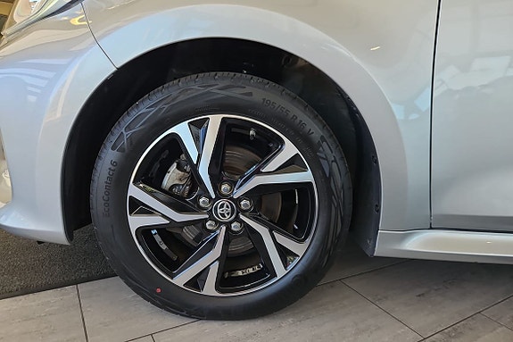 Toyota Yaris 11 of 15