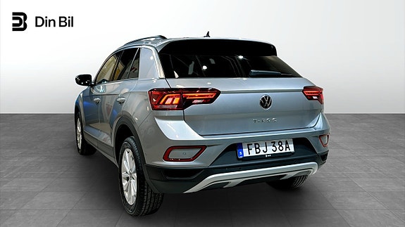 Volkswagen T-Roc 3 of 5