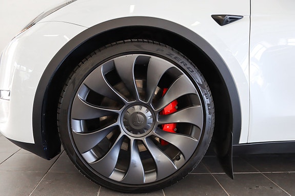 Tesla Model Y 15 of 16