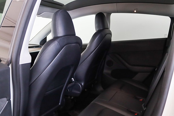 Tesla Model Y 13 of 16