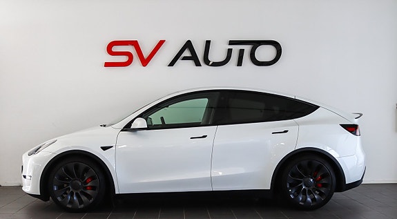 Tesla Model Y 3 of 5