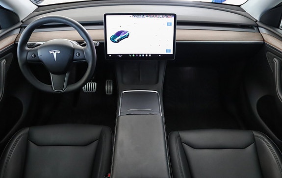 Tesla Model Y 9 of 16