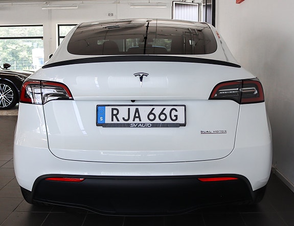 Tesla Model Y 5 of 5