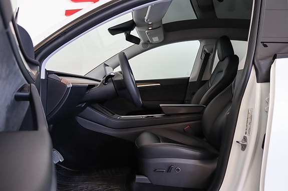 Tesla Model Y 6 of 16