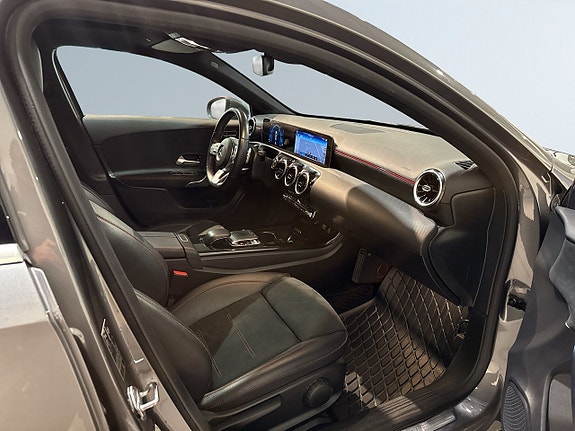 Mercedes-Benz A200 10 of 21