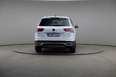 Volkswagen Tiguan Allspace 2 of 3