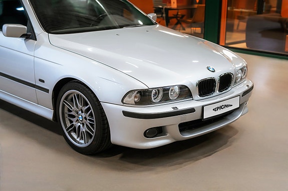 BMW 525 2 of 5