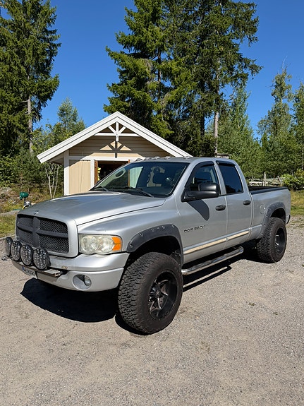 Dodge RAM 3500 2 of 5