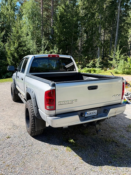 Dodge RAM 3500 5 of 5