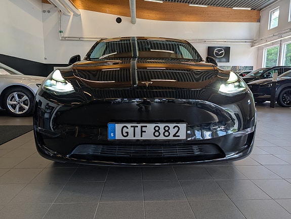 Tesla Model Y 3 of 18