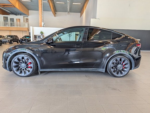 Tesla Model Y 5 of 18