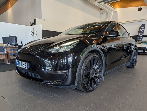 Tesla Model Y 2 of 18