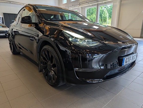 Tesla Model Y 4 of 18