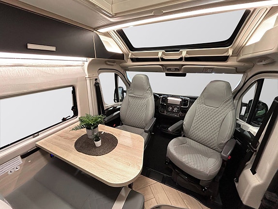 CHALLENGER V217 SPORT 180HK AUTOMAT Långbädd ADAPTIV FARTHÅLLARE # DIESELVÄRMARE # 13 of 30