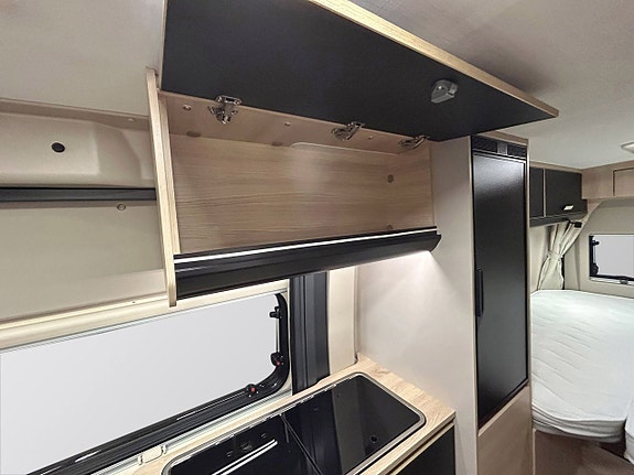 CHALLENGER V217 SPORT 180HK AUTOMAT Långbädd ADAPTIV FARTHÅLLARE # DIESELVÄRMARE # 16 of 30