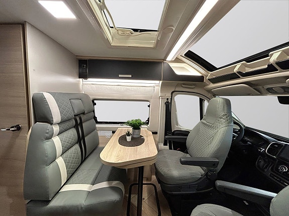 CHALLENGER V217 SPORT 180HK AUTOMAT Långbädd ADAPTIV FARTHÅLLARE # DIESELVÄRMARE # 9 of 30