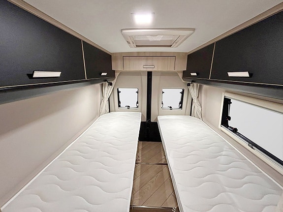 CHALLENGER V217 SPORT 180HK AUTOMAT Långbädd ADAPTIV FARTHÅLLARE # DIESELVÄRMARE # 23 of 30