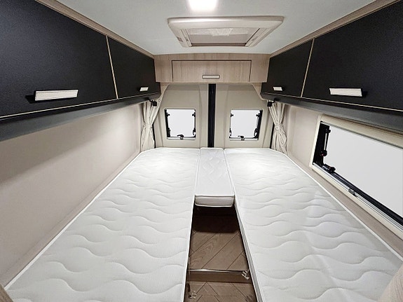 CHALLENGER V217 SPORT 180HK AUTOMAT Långbädd ADAPTIV FARTHÅLLARE # DIESELVÄRMARE # 24 of 30